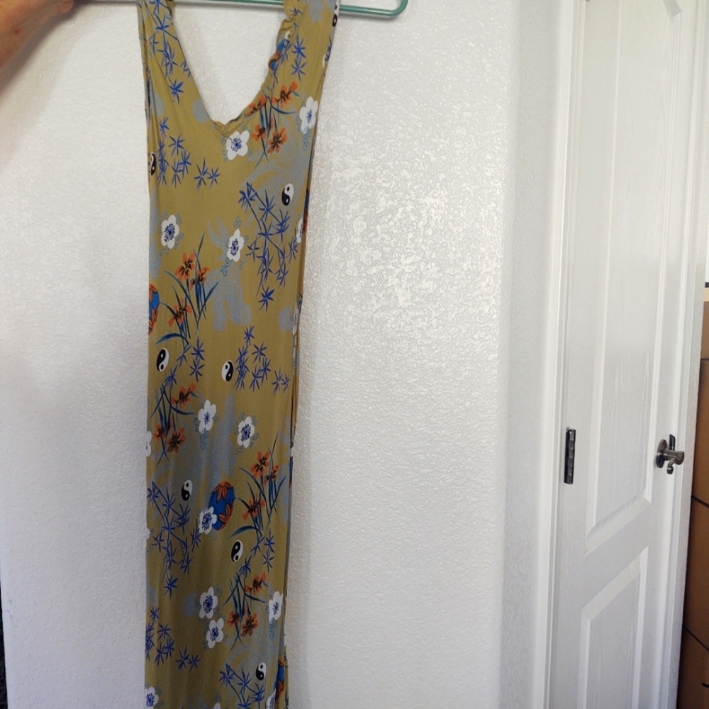 Angie mid length dress size large